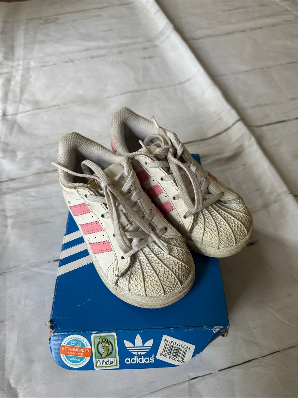 adidas superstar Kids White Sneakers with Pink Stripes 8K